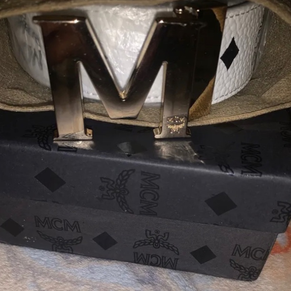 It’s a mcm white belt new